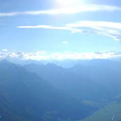 Flugwegposition um 13:33:24: Aufgenommen in der Nähe von Gemeinde Piesendorf, 5721 Piesendorf, Österreich in 2630 Meter